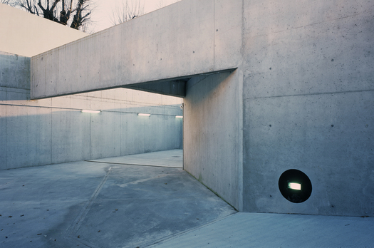 Detail of the parking ramp (Photo by Marco Zanta)