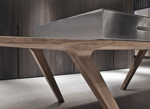 Detail of the table foot. Photo by Alessandra Bello