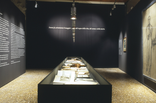 The 'work table' at the entrance (Photo by Marco Zanta)