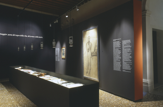The 'work table' at the entrance (Photo by Marco Zanta)