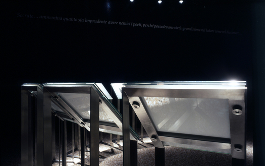 Detail of the lecterns with a slender, satin-finished stainless steel structure (Photo by Marco Zanta)
